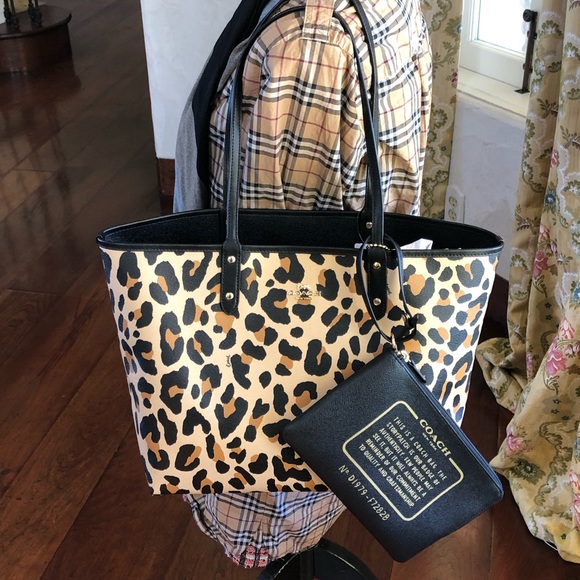 NWT coach reversible leopard Tote&wristlet - Picture 8 of 8